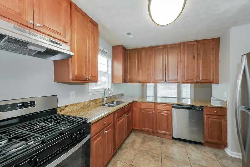 1,780/Mo, 10838 Starling Trail Hampton, GA 30228 Kitchen View