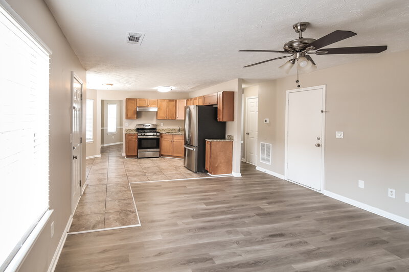 1,835/Mo, 5550 Wellborn Creek Dr Lithonia, GA 30058 Living Room View 2