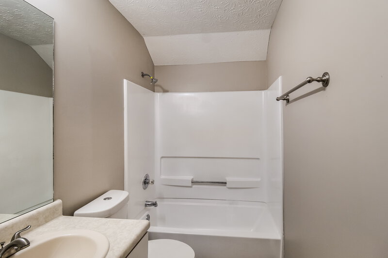 1,835/Mo, 5550 Wellborn Creek Dr Lithonia, GA 30058 Bathroom View