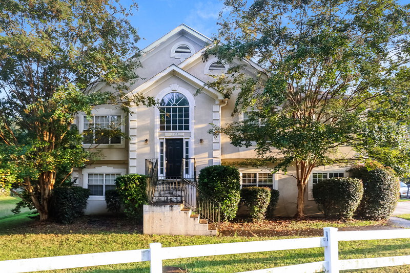 2,340/Mo, 7350 Lake Royale Ln Riverdale, GA 30296 External View