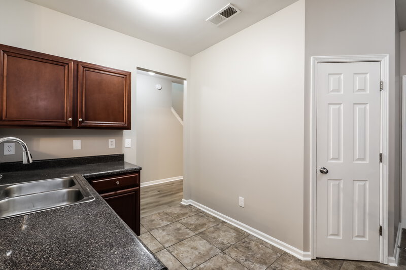 1,930/Mo, 6450 Splitpine Ct Atlanta, GA 30349 Kitchen View 2