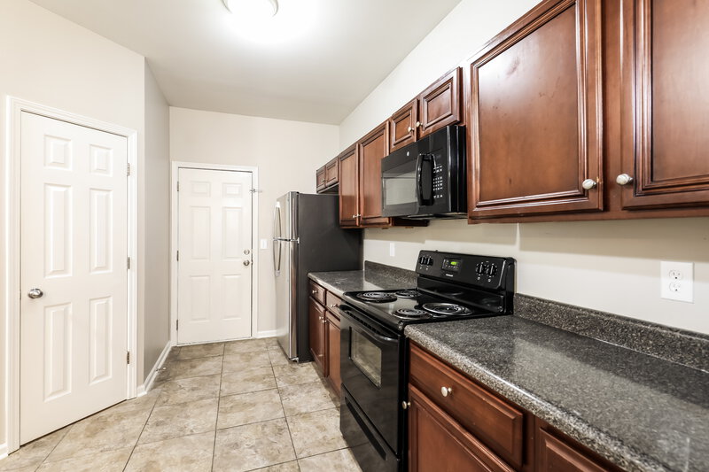 1,930/Mo, 6450 Splitpine Ct Atlanta, GA 30349 Kitchen View 3