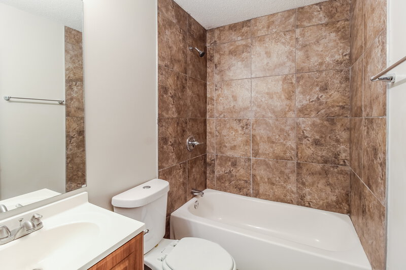 1,920/Mo, 7152 Ravenwood Ln Lithonia, GA 30038 Bathroom View