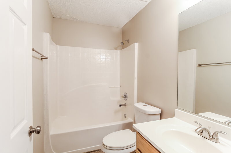 1,920/Mo, 7152 Ravenwood Ln Lithonia, GA 30038 Bathroom View 2