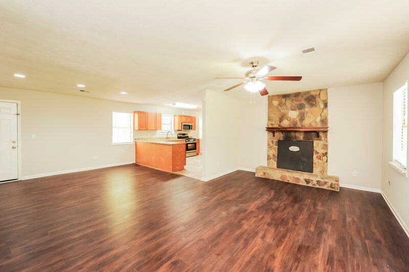 1,815/Mo, 2882 Parkwood Rd Snellville, GA 30039 Living Room View 2