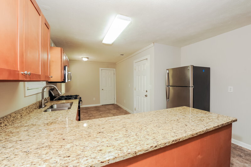 1,815/Mo, 2882 Parkwood Rd Snellville, GA 30039 Kitchen View