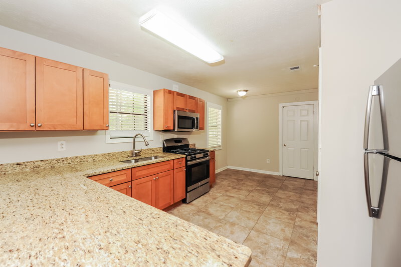 1,815/Mo, 2882 Parkwood Rd Snellville, GA 30039 Kitchen View 2
