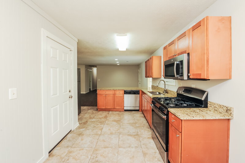 1,815/Mo, 2882 Parkwood Rd Snellville, GA 30039 Kitchen View 3