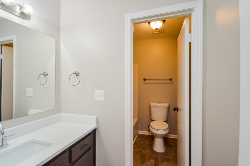 2,270/Mo, 400 Willow Ln McDonough, GA 30253 Bathroom View