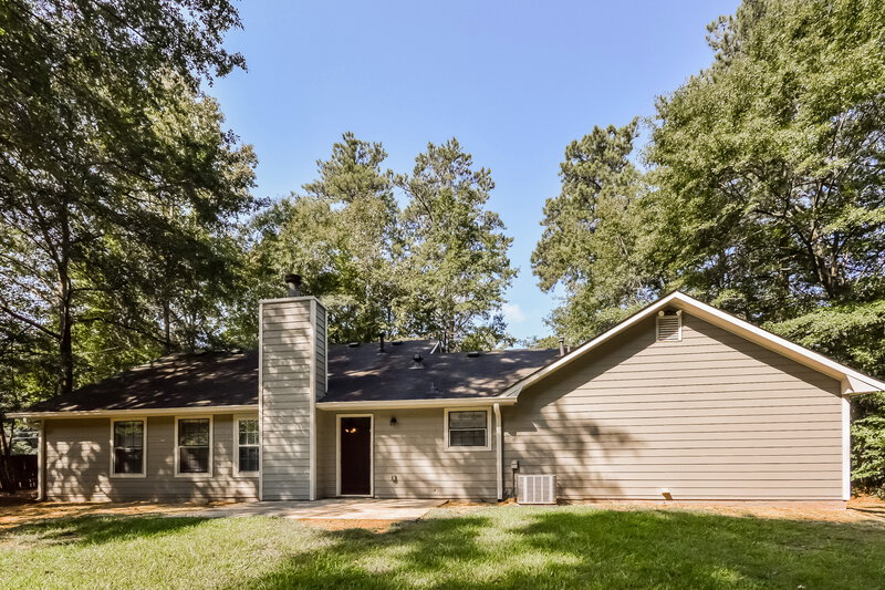 2,270/Mo, 400 Willow Ln McDonough, GA 30253 Rear View
