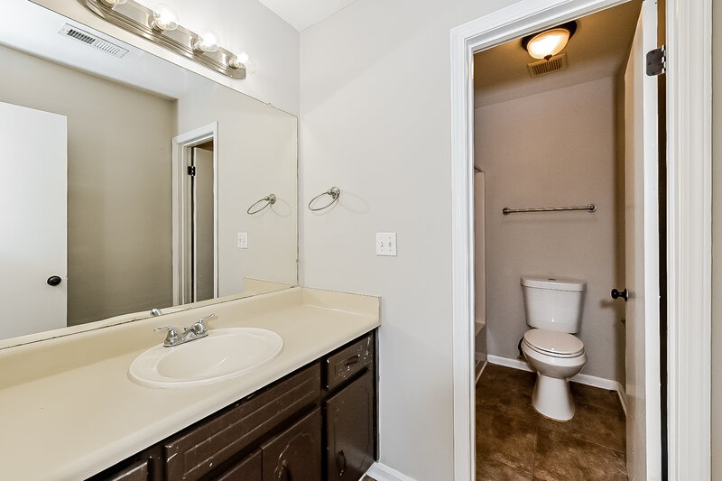 2,270/Mo, 400 Willow Ln McDonough, GA 30253 Bathroom View 3