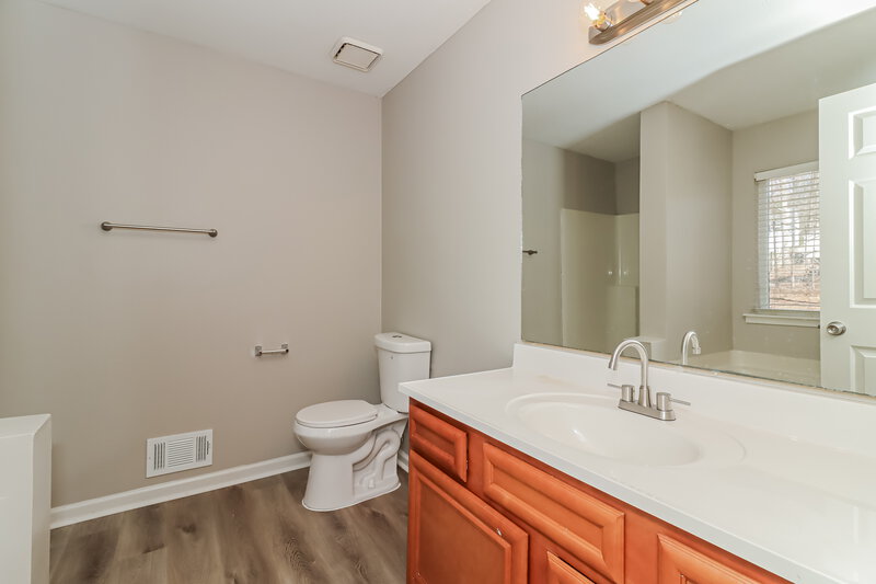 1,740/Mo, 36 Cherry Ct Douglasville, GA 30134 Main Bathroom View