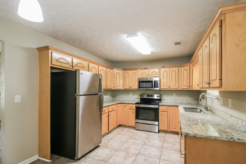 1,640/Mo, 60 Hunters Ridge Ct Covington, GA 30014 Kitchen View