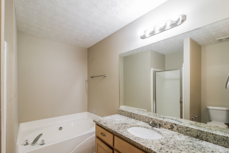 1,640/Mo, 60 Hunters Ridge Ct Covington, GA 30014 Main Bathroom View 2
