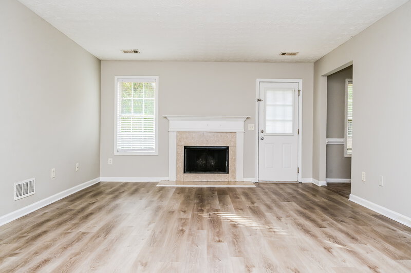 1,660/Mo, 120 Sampson Ct Covington, GA 30016 Living Room View 2