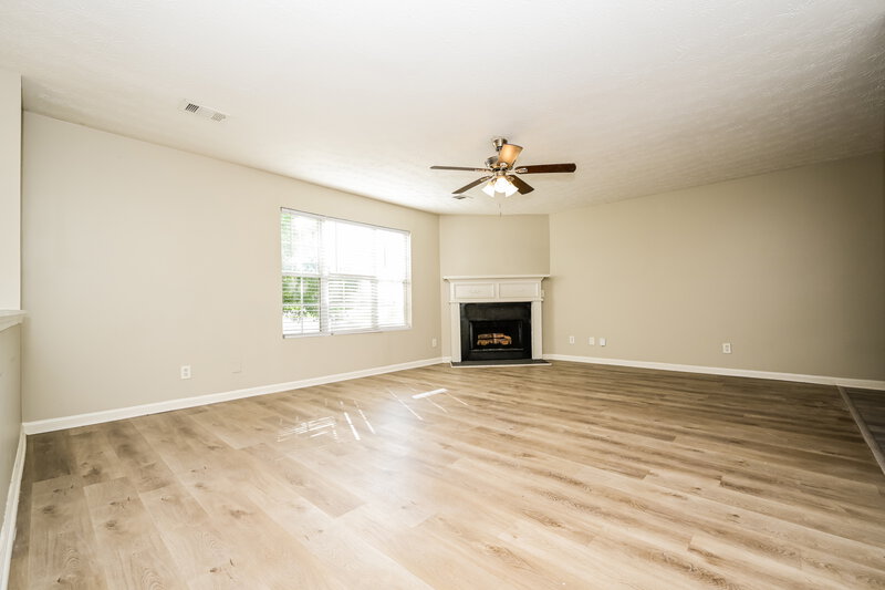 1,895/Mo, 2059 Oak Terrace Dr SE Atlanta, GA 30316 Living Room View