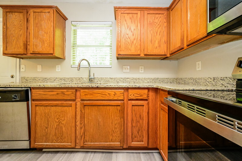 1,895/Mo, 2059 Oak Terrace Dr SE Atlanta, GA 30316 Kitchen View 2