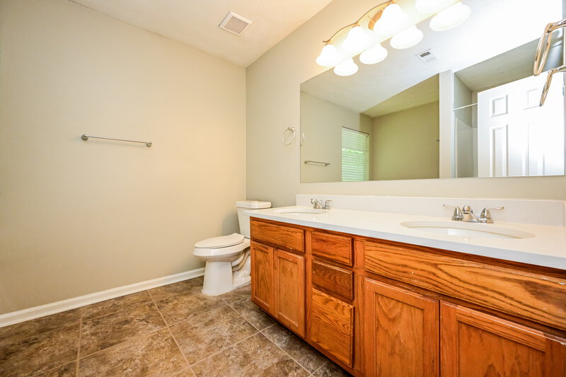 1,895/Mo, 2059 Oak Terrace Dr SE Atlanta, GA 30316 Main Bathroom View