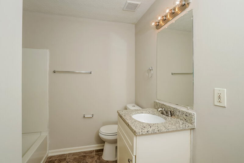 2,650/Mo, 2059 Oak Terrace Dr SE Atlanta, GA 30316 Bathroom View