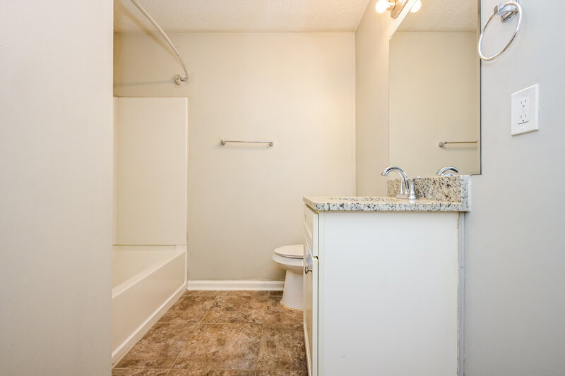 1,895/Mo, 2059 Oak Terrace Dr SE Atlanta, GA 30316 Bathroom View
