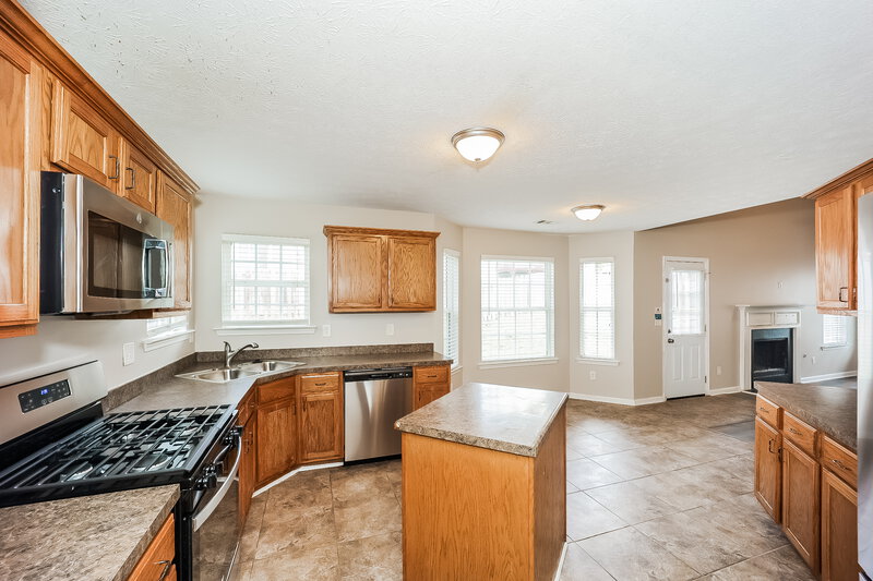 2,060/Mo, 335 Sapphire Bend Riverdale, GA 30296 Kitchen View