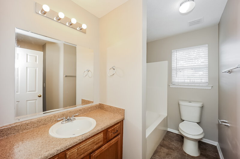 2,060/Mo, 335 Sapphire Bend Riverdale, GA 30296 Bathroom View