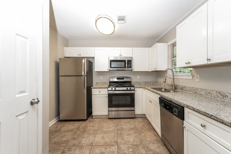 1,965/Mo, 2457 Briar Knoll Rd Lithonia, GA 30058 Kitchen View