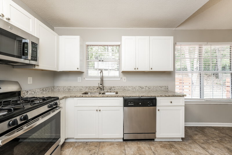 1,965/Mo, 2457 Briar Knoll Rd Lithonia, GA 30058 Kitchen View 2