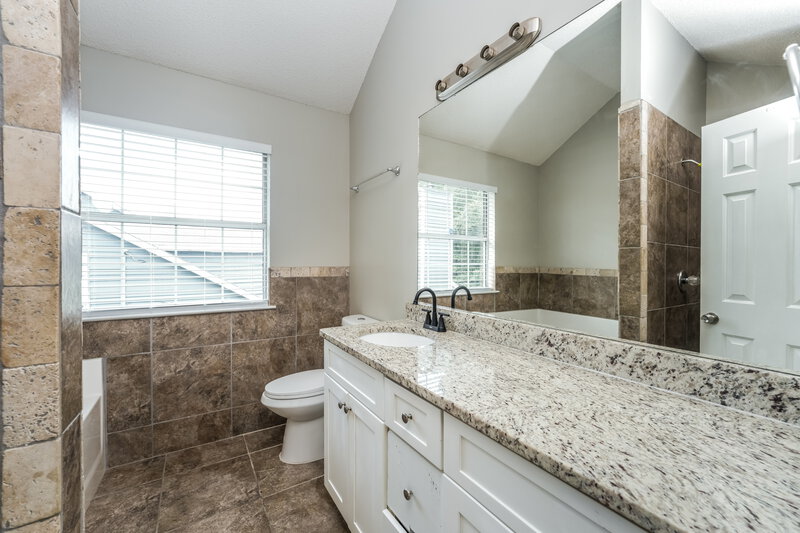 1,965/Mo, 2457 Briar Knoll Rd Lithonia, GA 30058 Main Bathroom View