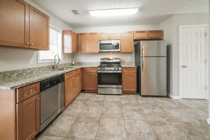 1,900/Mo, 11469 Vinea Way Hampton, GA 30228 Kitchen View