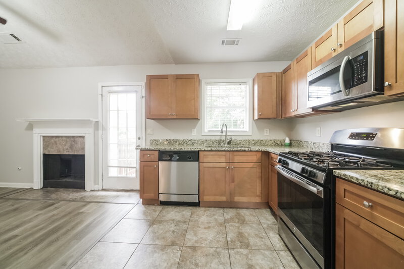 1,900/Mo, 11469 Vinea Way Hampton, GA 30228 Kitchen View 2
