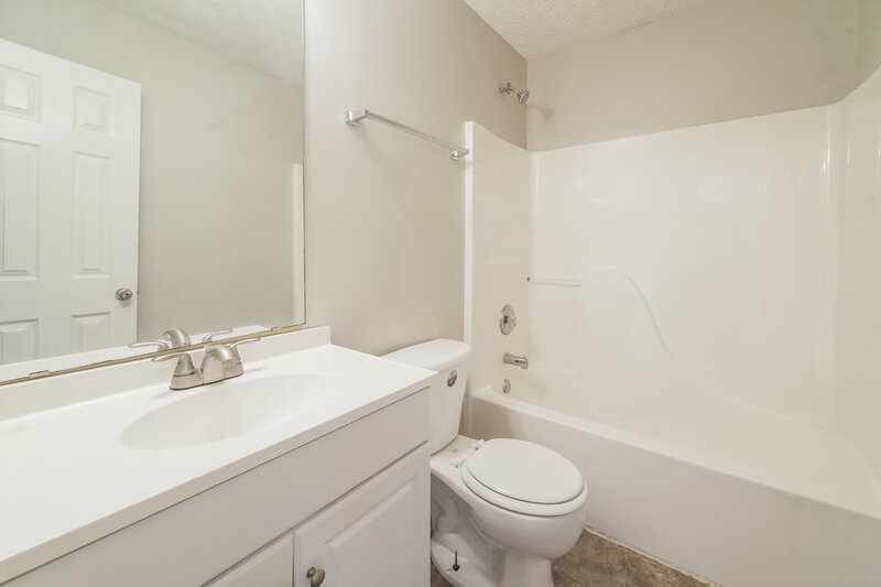 1,900/Mo, 11469 Vinea Way Hampton, GA 30228 Bathroom View