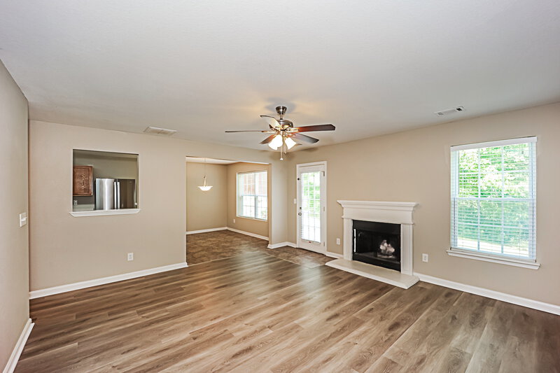 1,990/Mo, 4617 Ravenwood Loop Union City, GA 30291 Living Room View