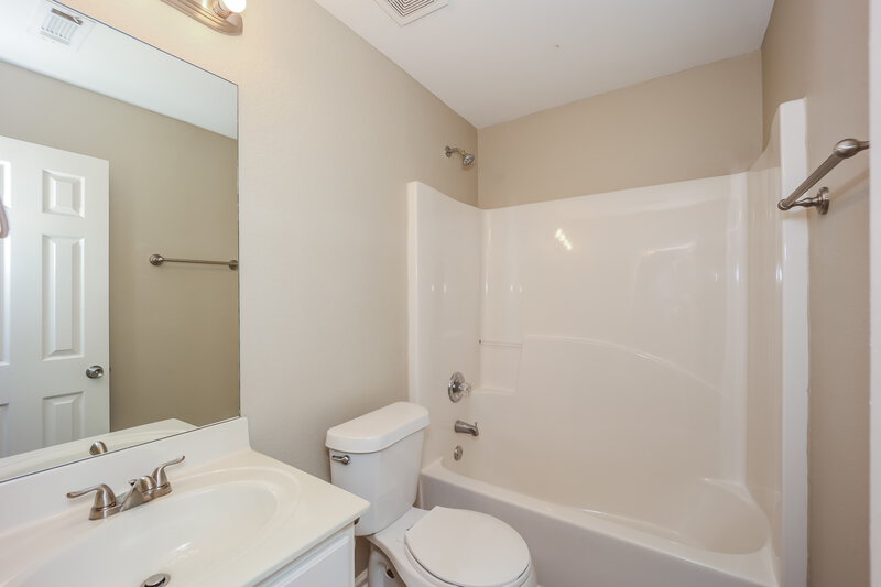 1,990/Mo, 4617 Ravenwood Loop Union City, GA 30291 Bathroom View