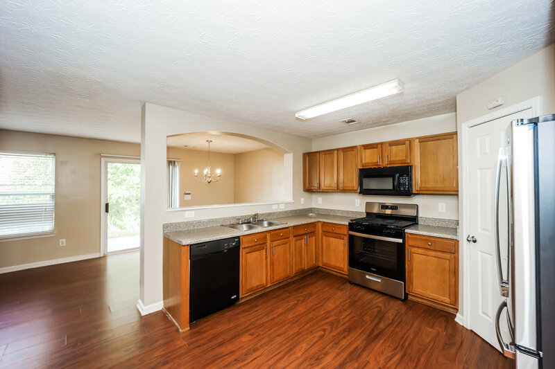 1,670/Mo, 9494 Lakeview Rd Union City, GA 30291 Kitchen View