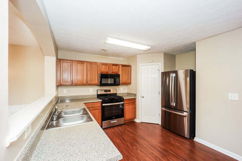 1,670/Mo, 9494 Lakeview Rd Union City, GA 30291 Kitchen View 2