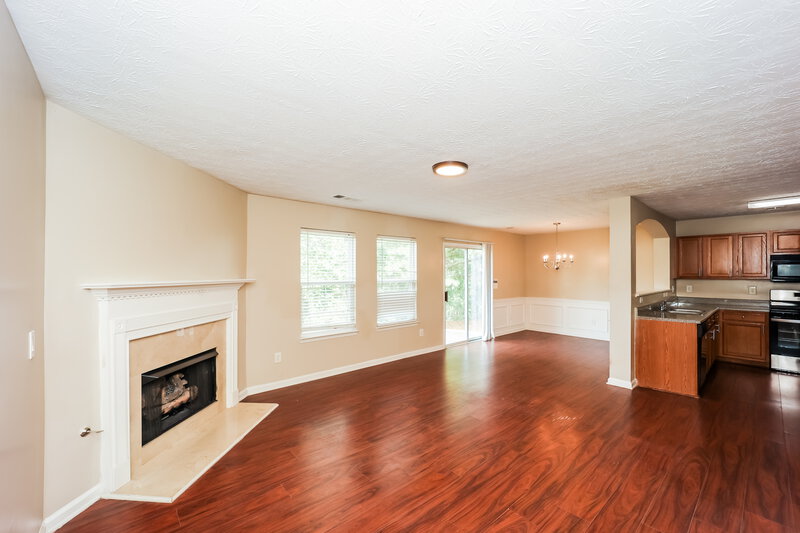 1,670/Mo, 9494 Lakeview Rd Union City, GA 30291 Family Room View