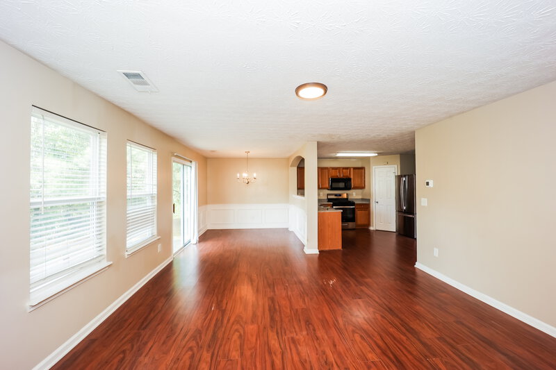 1,670/Mo, 9494 Lakeview Rd Union City, GA 30291 Family Room View 2