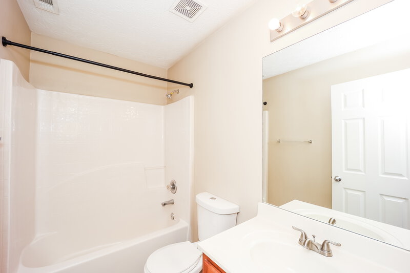 1,670/Mo, 9494 Lakeview Rd Union City, GA 30291 Bathroom View