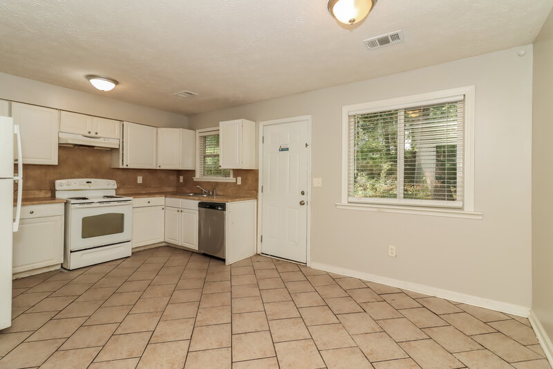 1,425/Mo, 5539 Hall Circle Union City, GA 30291 Dining Room View