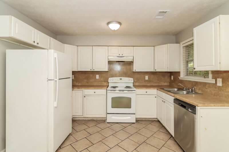 1,425/Mo, 5539 Hall Circle Union City, GA 30291 Kitchen View