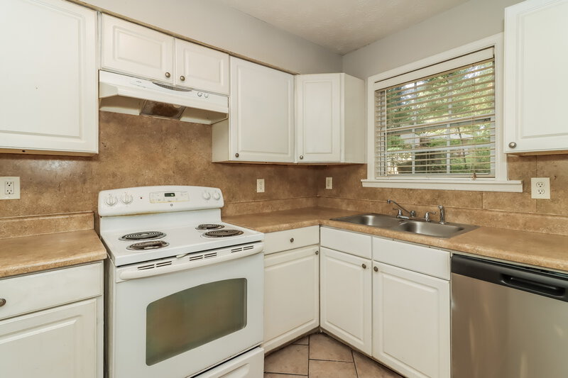 1,425/Mo, 5539 Hall Circle Union City, GA 30291 Kitchen View 2