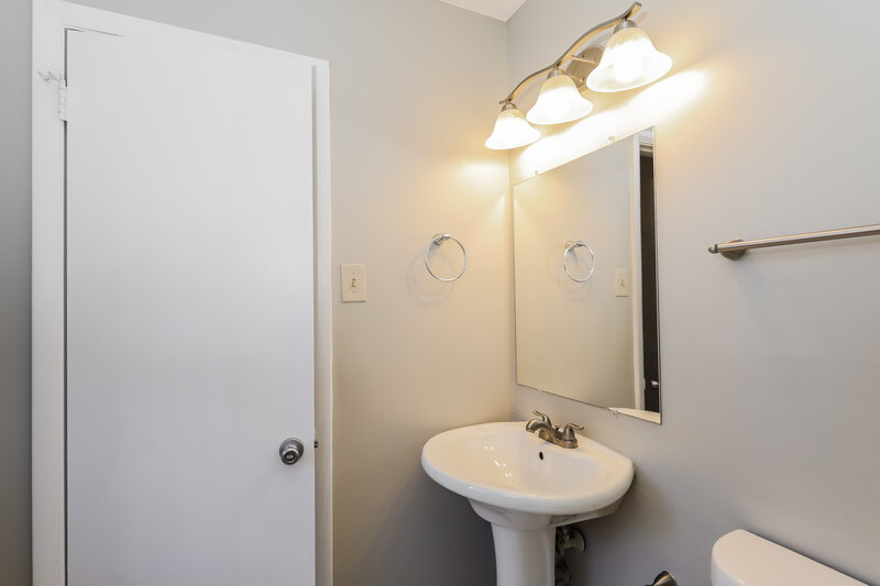 1,770/Mo, 8518 Avalon Dr Riverdale, GA 30274 Main Bathroom View