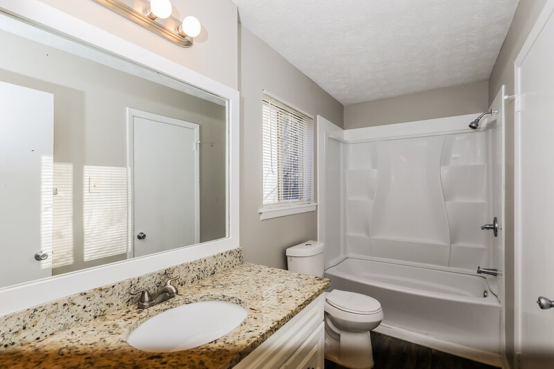 1,770/Mo, 8518 Avalon Dr Riverdale, GA 30274 Bathroom View