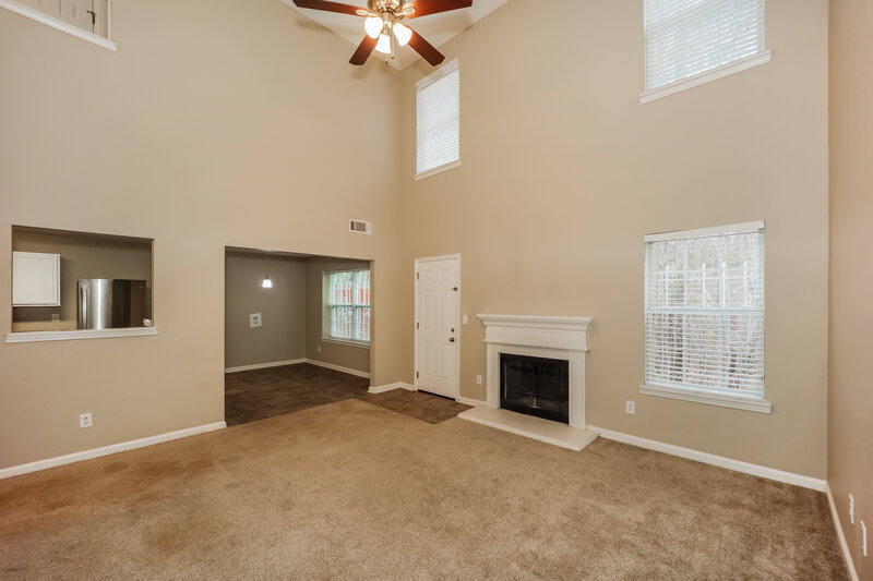 0/Mo, 4421 Ravenwood Dr Union City, GA 30291 Living Room View