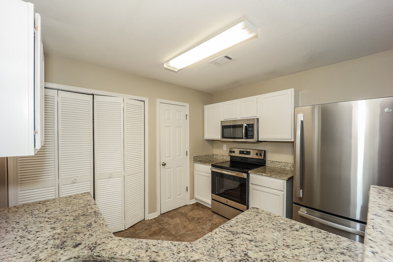 0/Mo, 4421 Ravenwood Dr Union City, GA 30291 Kitchen View 2