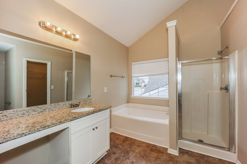 0/Mo, 4421 Ravenwood Dr Union City, GA 30291 Main Bathroom View