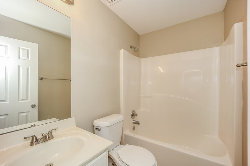 0/Mo, 4421 Ravenwood Dr Union City, GA 30291 Bathroom View