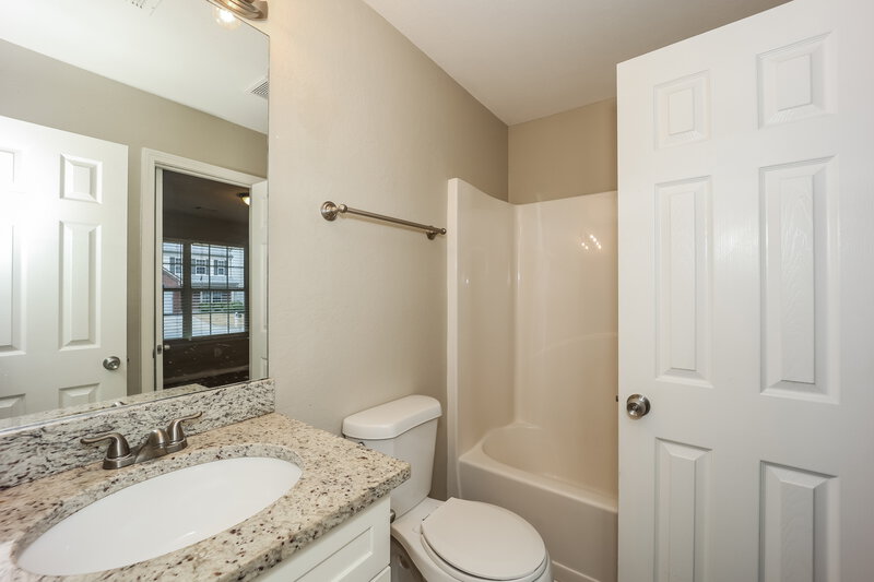 0/Mo, 4421 Ravenwood Dr Union City, GA 30291 Bathroom View 2