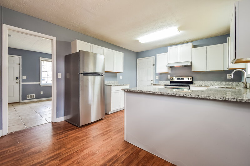 1,440/Mo, 582 Wexwood Dr Riverdale, GA 30274 Kitchen View 3